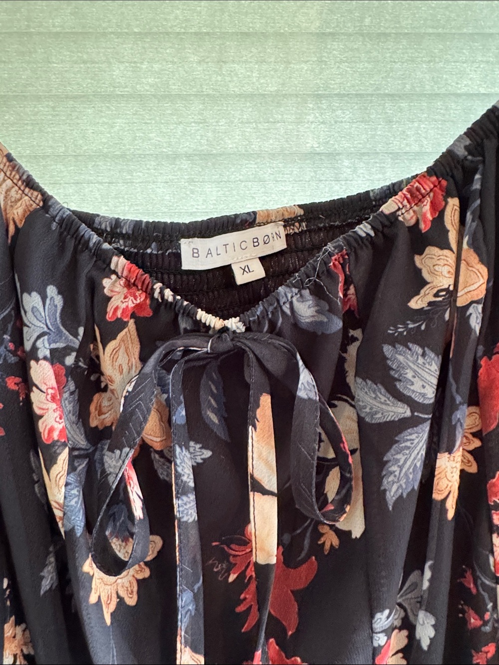 Baltic Born Black Floral Puff-Sleeve Midi Dress - Picture 3 of 5
